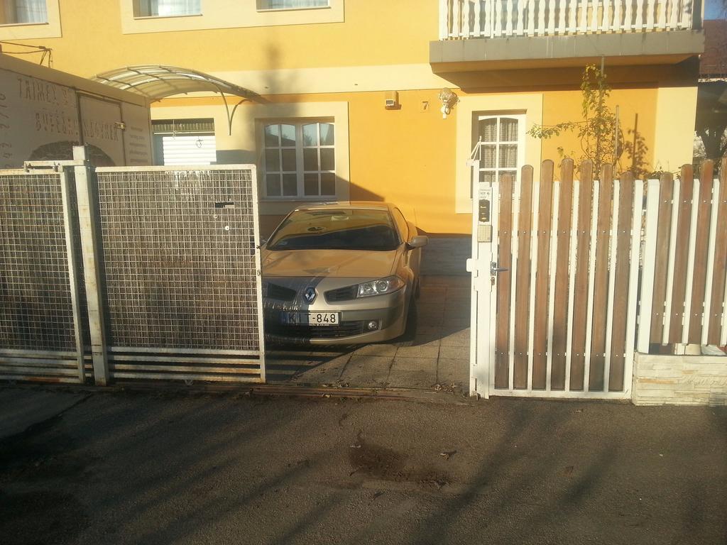 Apartment Patricia With Garden Budapest Room photo